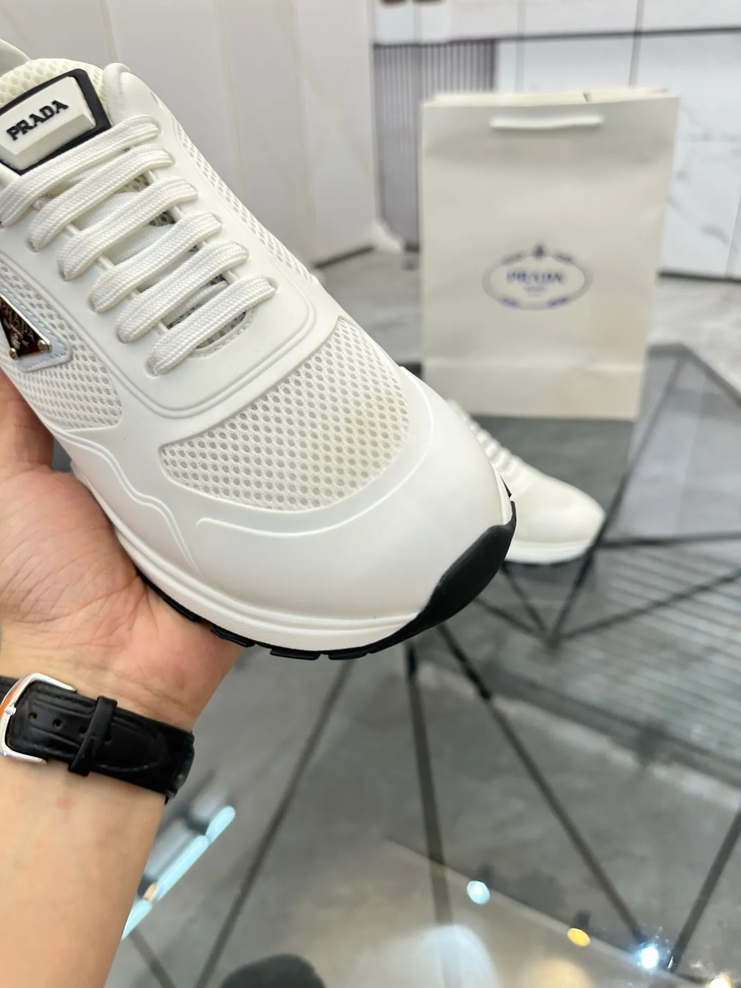 Men's shoes for sale 💰: 💰P600¥ High-end top quality Product trademark: Prada *"Prada*" low-top casual shoes Regular size: 38-45 (can be customized to 46) Product materials: Upper imported glue splicing original material, breathable lining, cowhide foot pads, original outsole. Number: 832